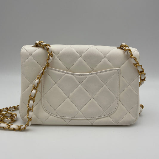 Classic Flap Monaco White Crossbody Bag in Lambskin, Gold hardware