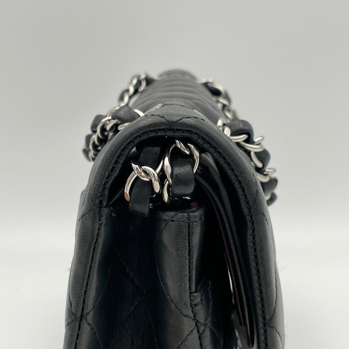 Classic Double Flap Medium Shoulder bag in Lambskin, Silver Hardware