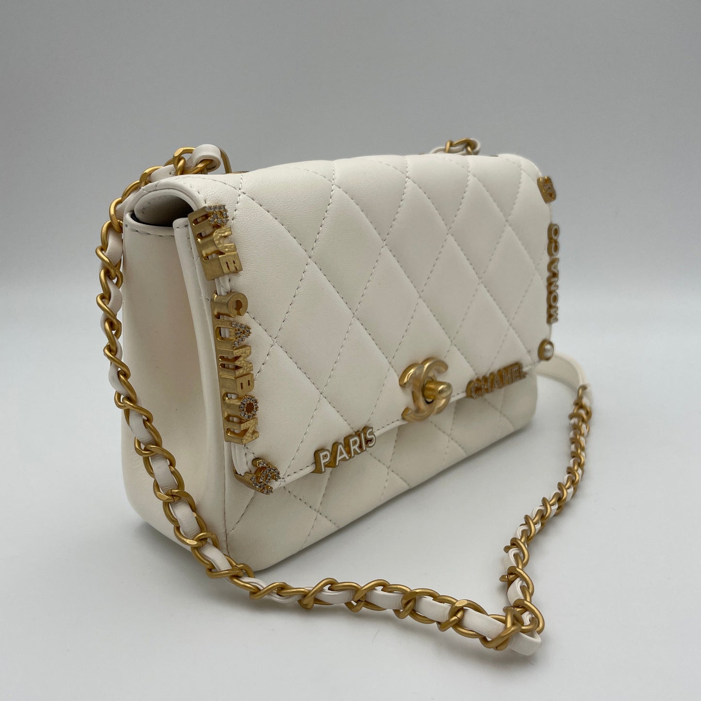 Classic Flap Monaco White Crossbody Bag in Lambskin, Gold hardware