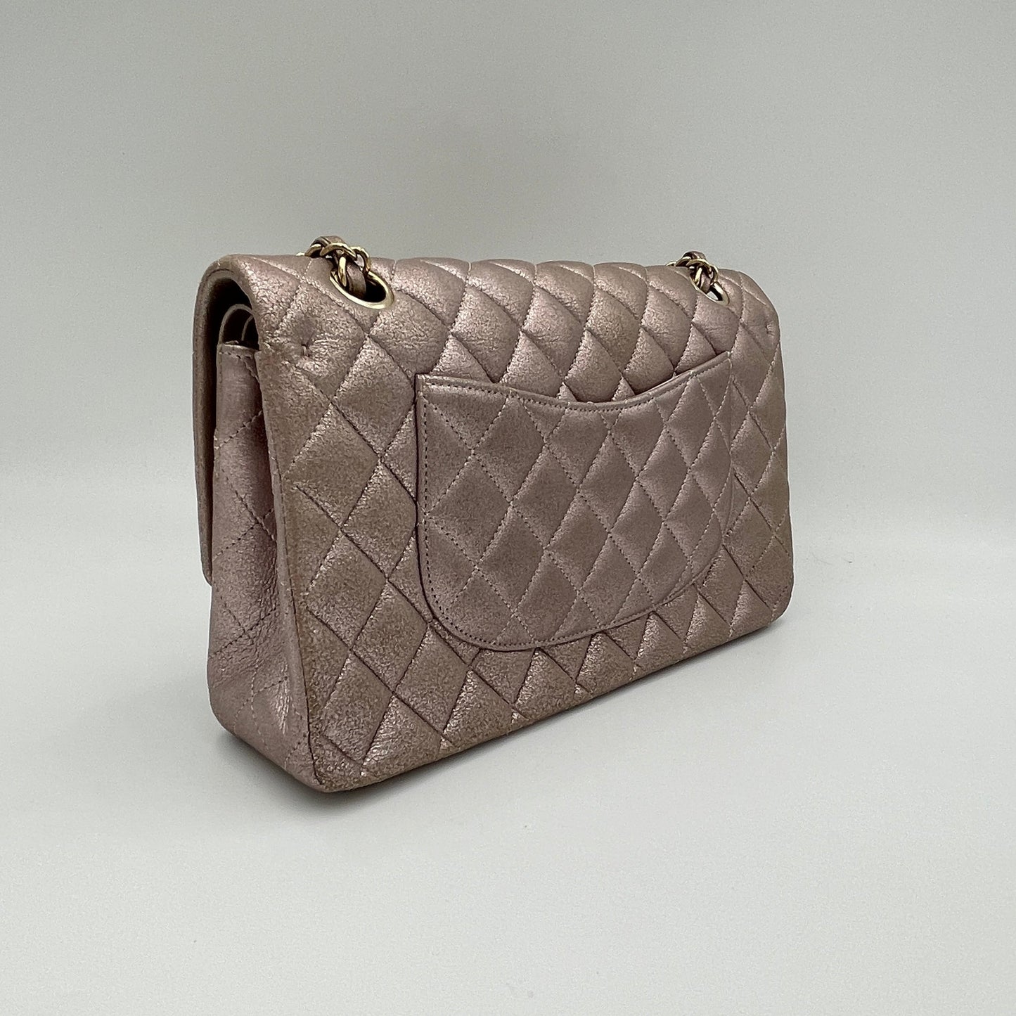 Classic Double Flap Medium Coral Shoulder Bag in Lambskin, Gold hardware