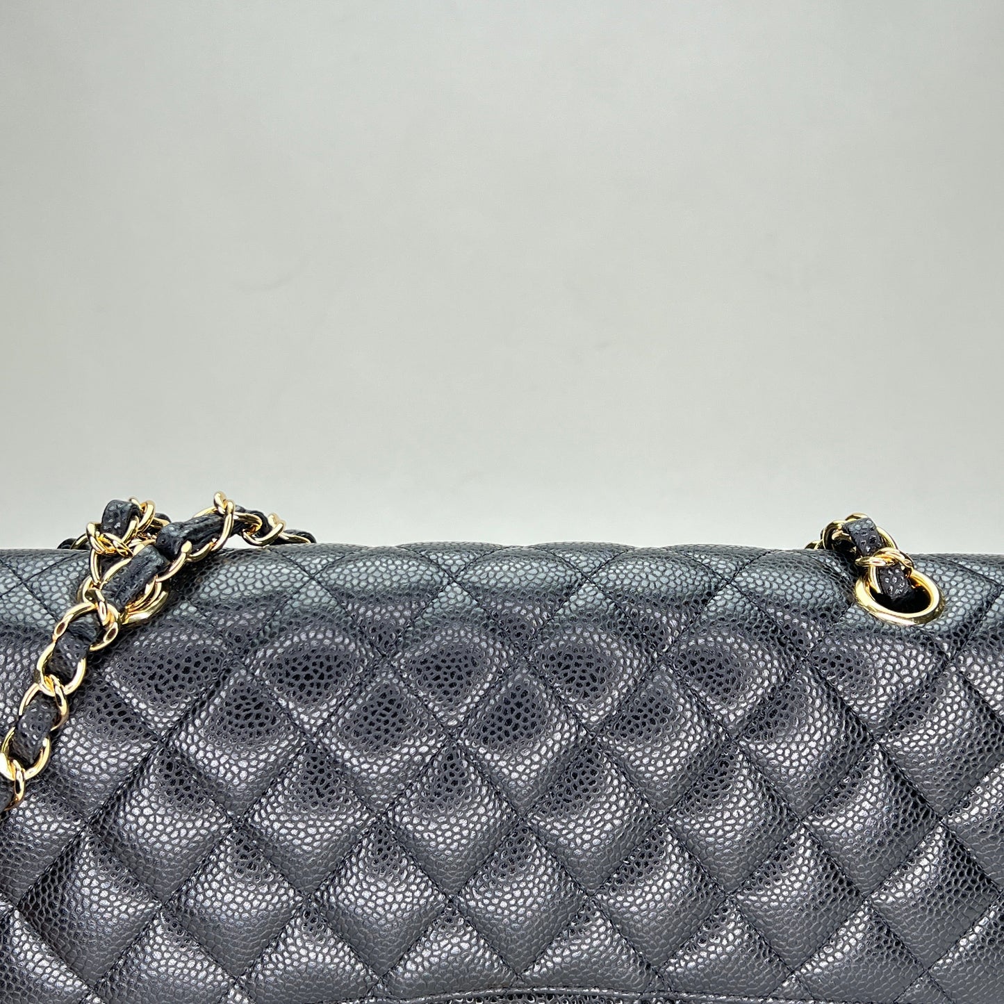 Classic Double Flap Mediun Black Shoulder Bag in Caviar Leather, Gold hardware