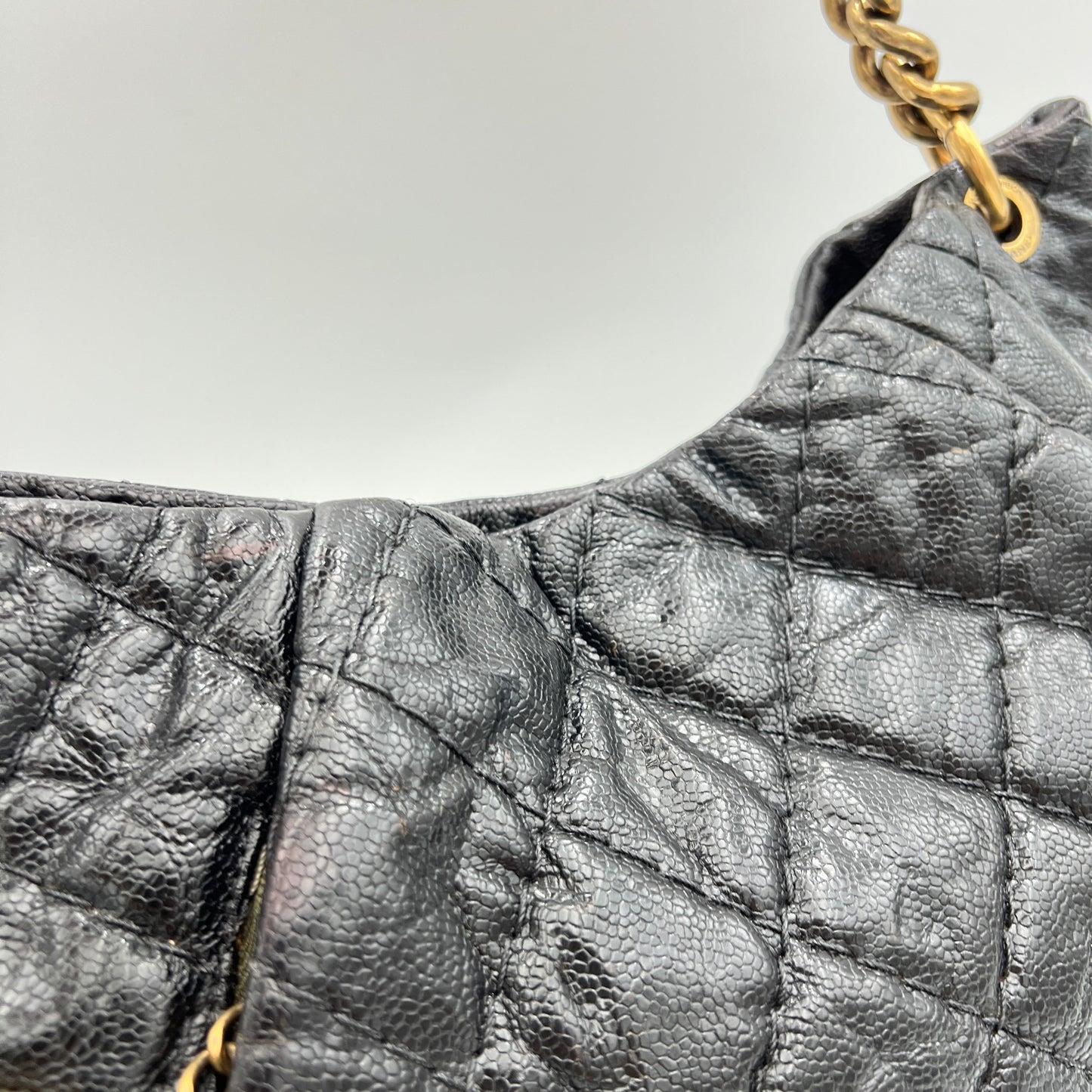 Coco pleats Black Shoulder Bag in Caviar Leather, Gold hardware