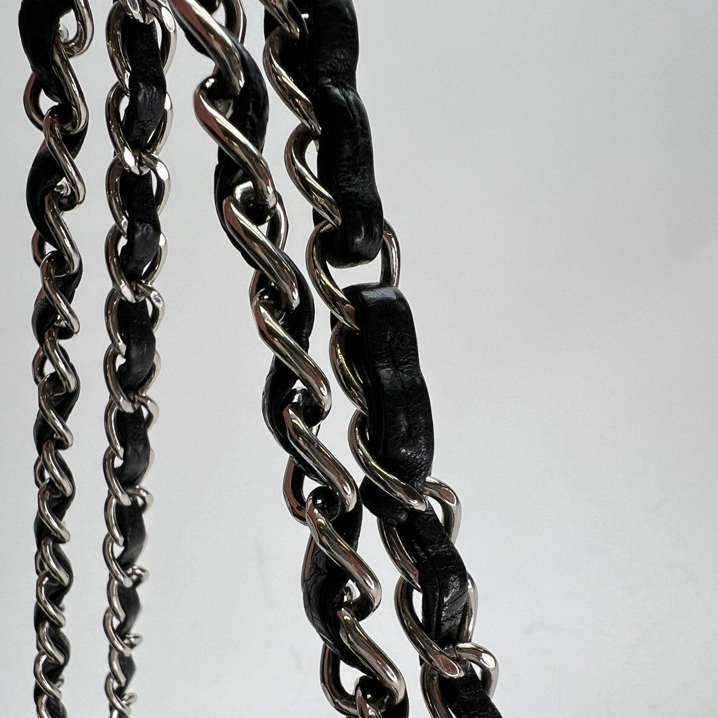 Classic Flap Medium Black Shoulder Bag in Lambskin, Silver hardware