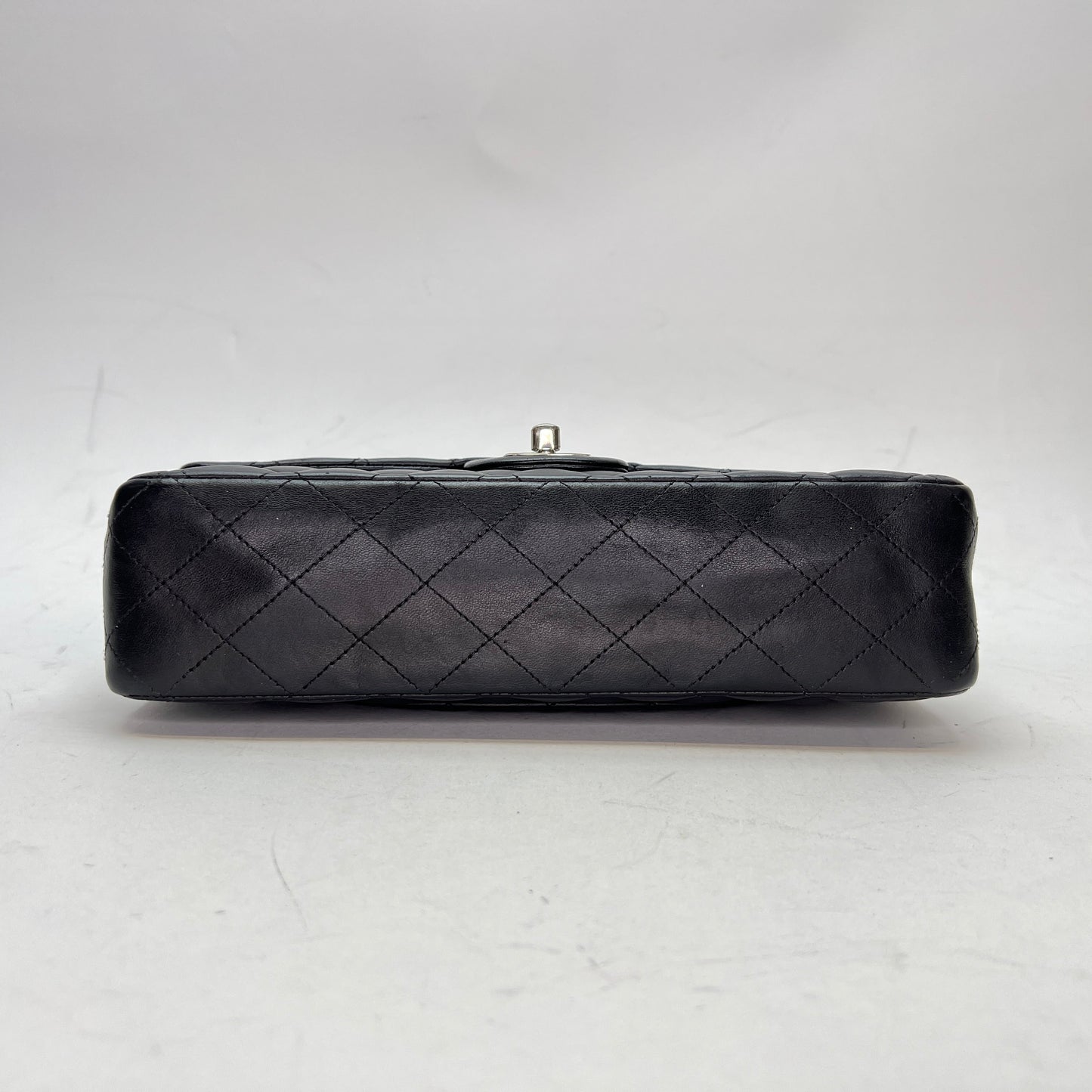 Classic Flap Medium Black Shoulder Bag in Lambskin, Silver hardware