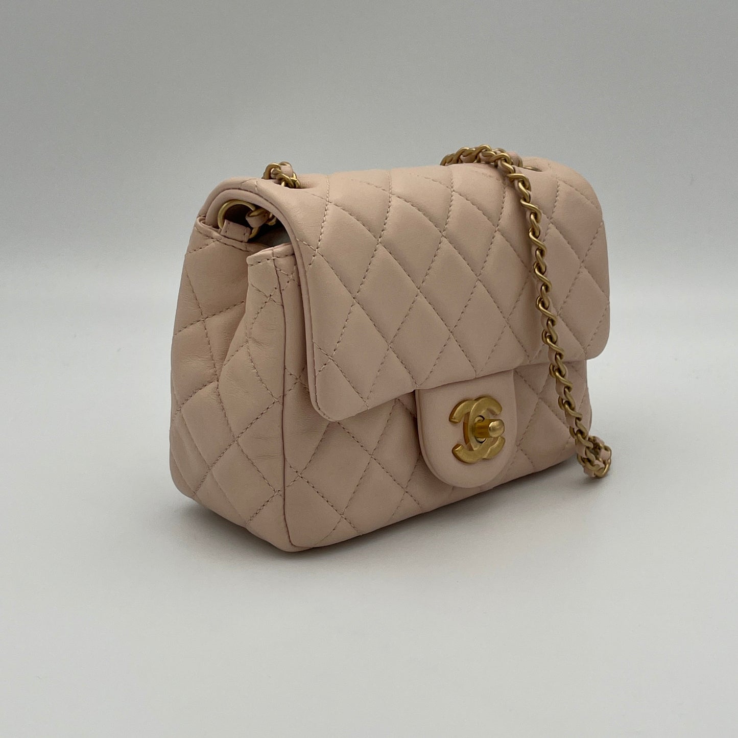 Pearl Crush Pink Crossbody Bag in Lambskin, Gold hardware