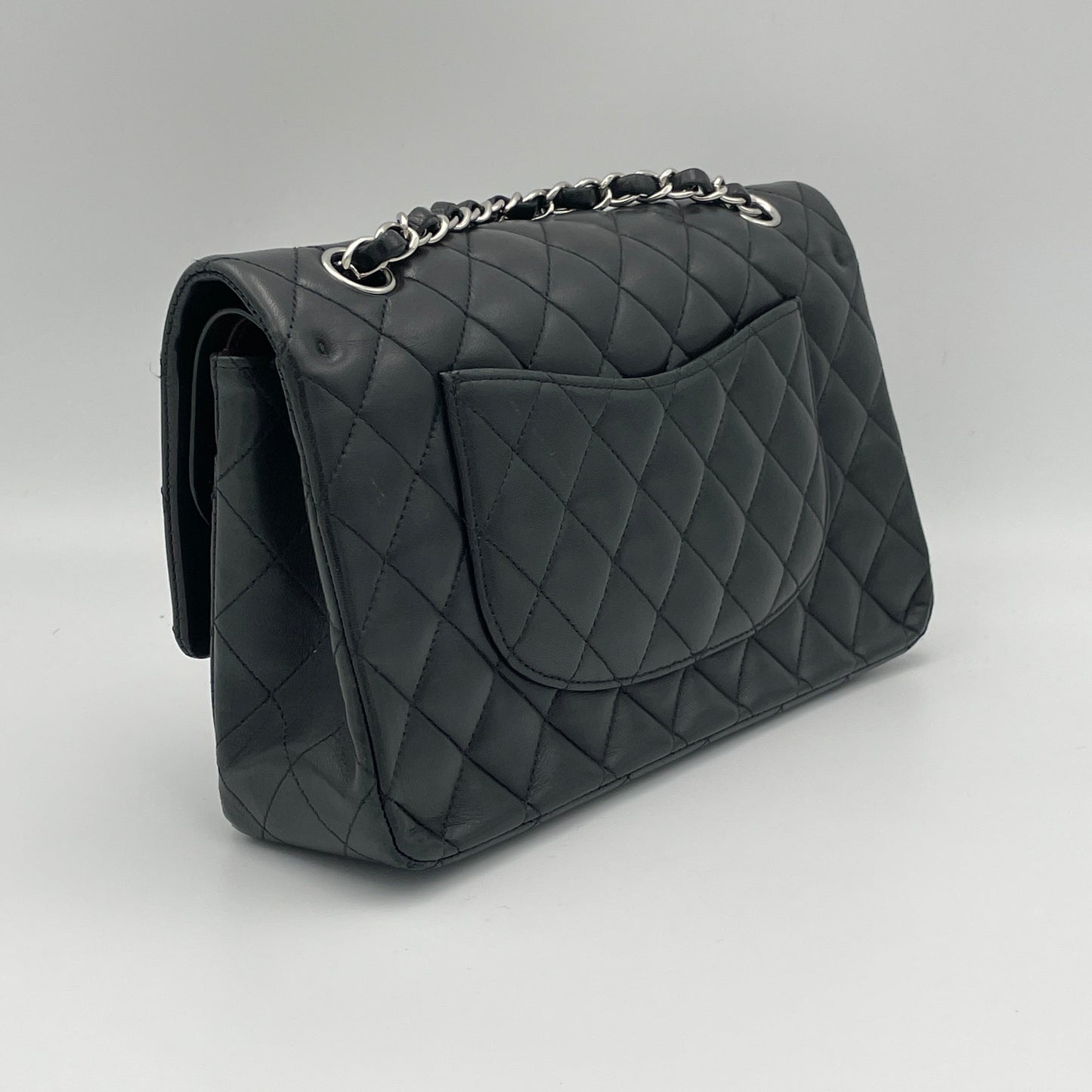 Classic Double Flap Medium Shoulder bag in Lambskin, Silver Hardware