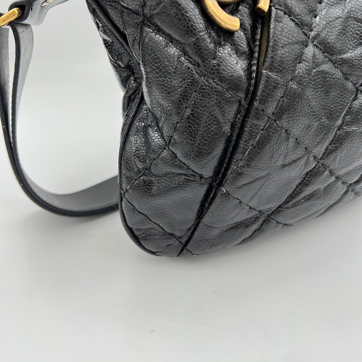 Coco pleats Black Shoulder Bag in Caviar Leather, Gold hardware