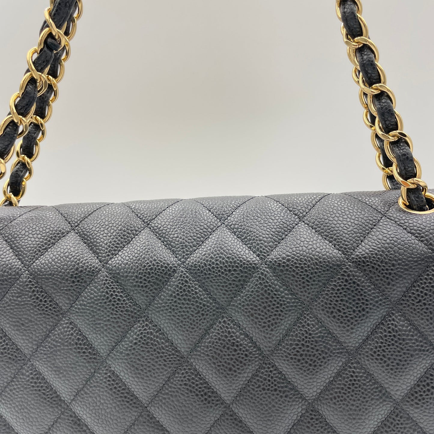 Classic Flap Jumbo Black Shoulder Bag in Caviar Leather, Gold hardware