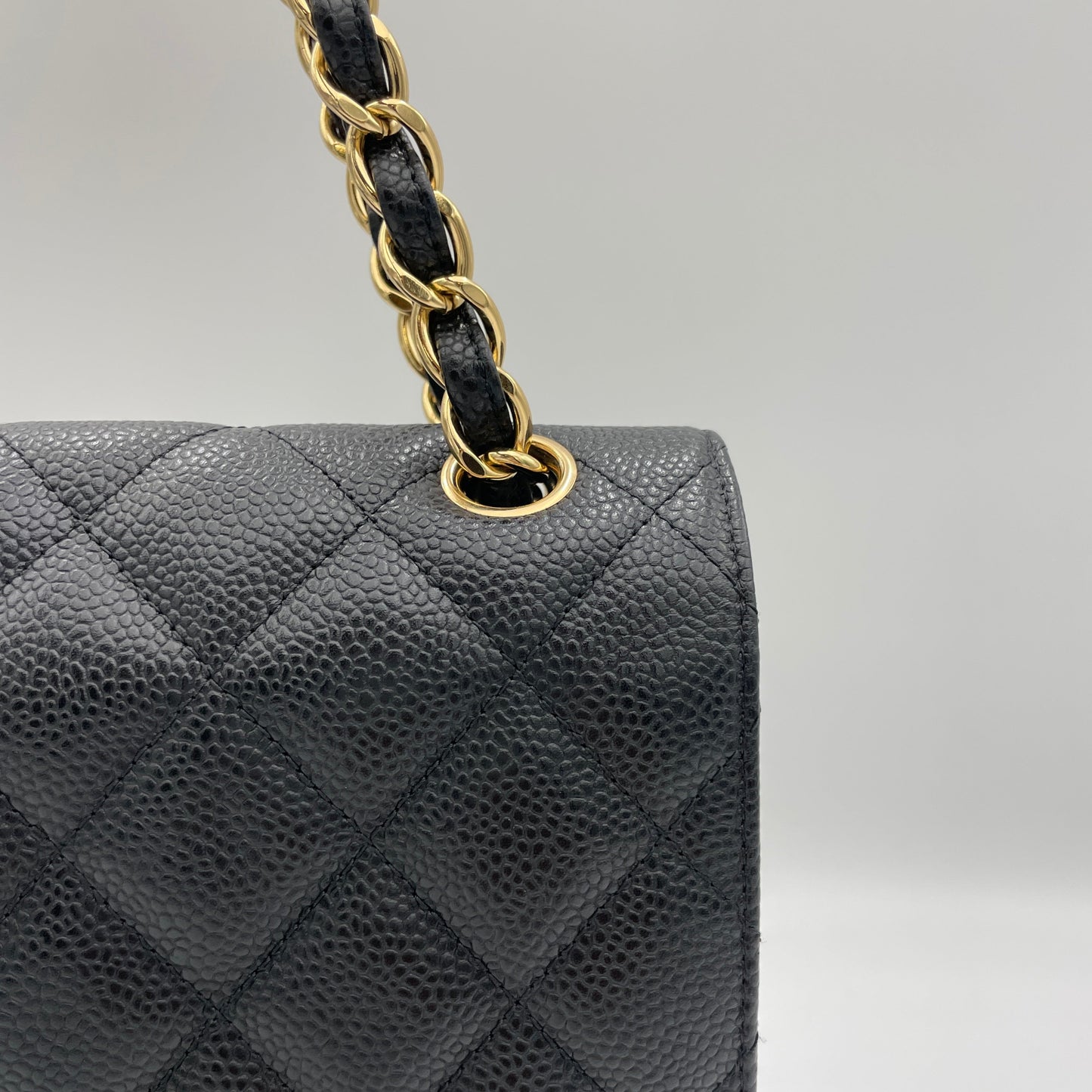 Classic Flap Jumbo Black Shoulder Bag in Caviar Leather, Gold hardware