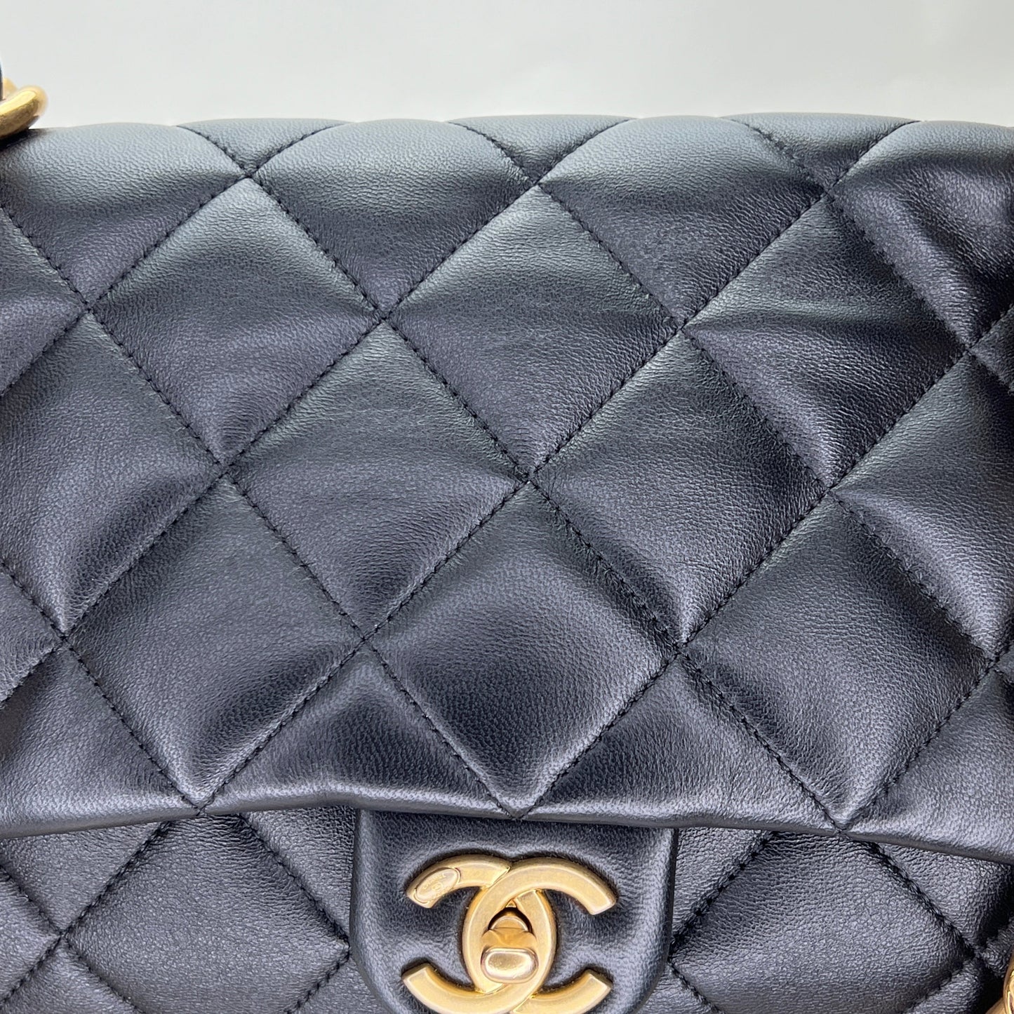 Single Flap Black Shoulder Bag in Calfskin, Gold hardware