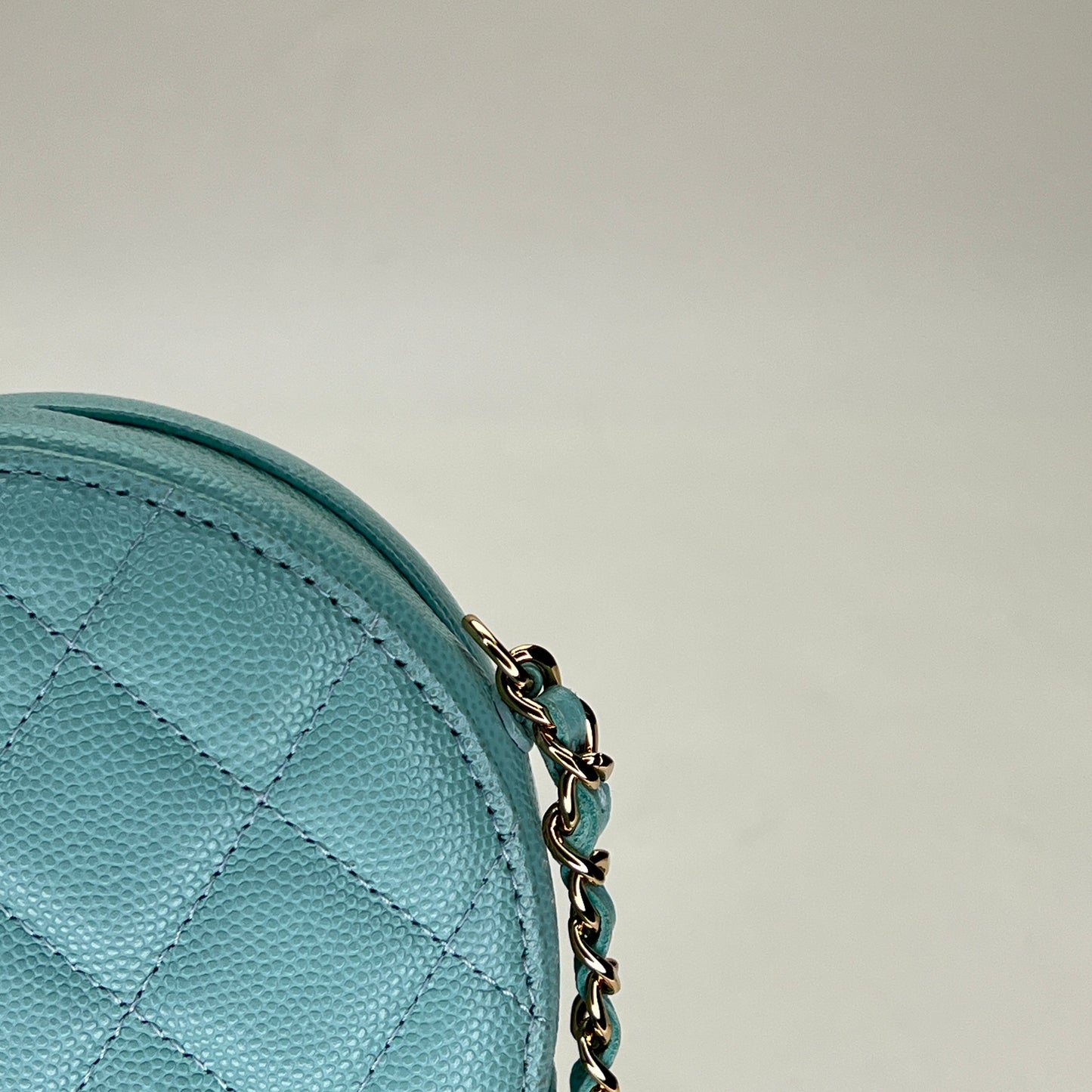 Round Clutch with Chain Blue Crossbody Bag in Caviar Leather, Light Gold hardware