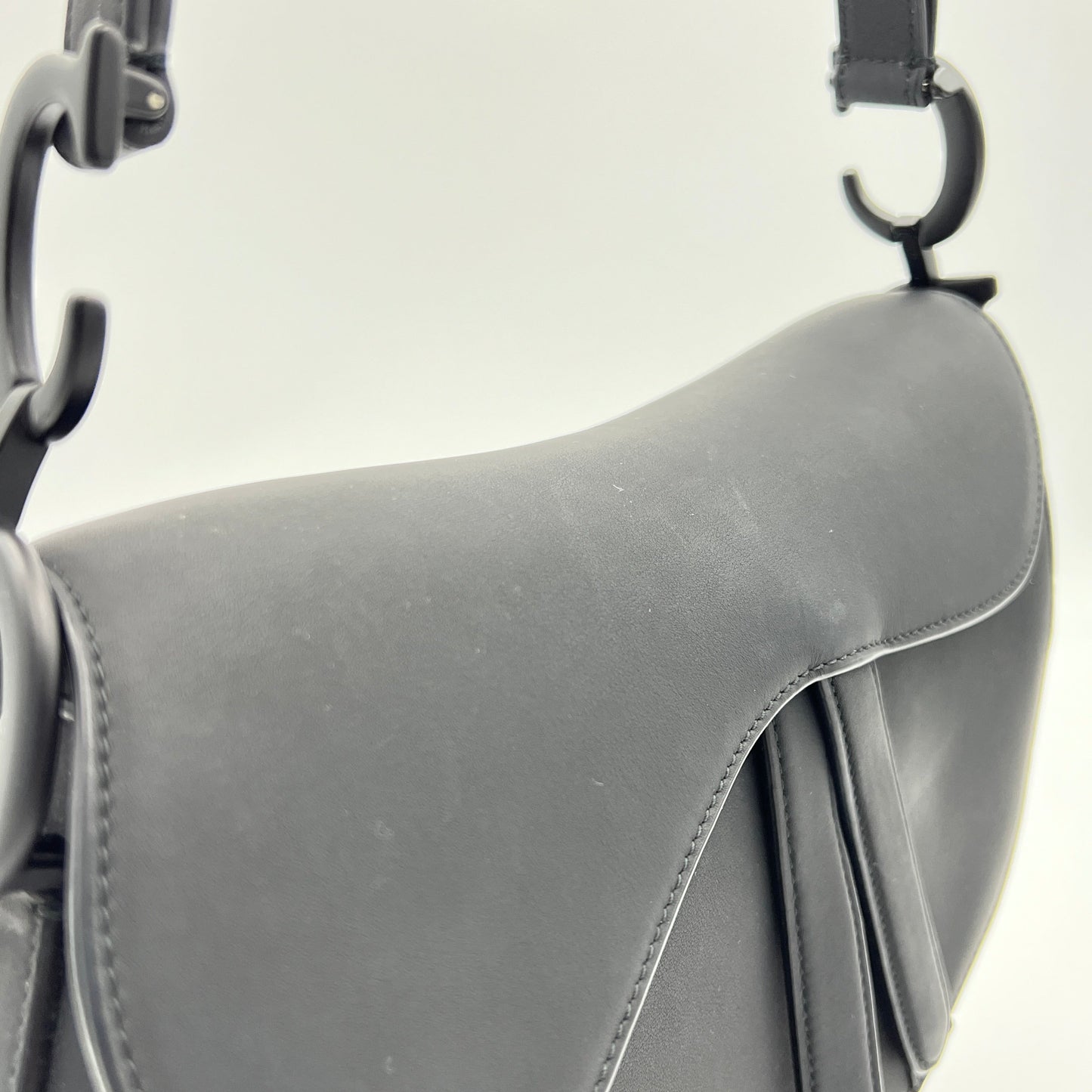 Saddle Medium with strap Shoulder Bag in Calfskin, Lacquered Metal hardware