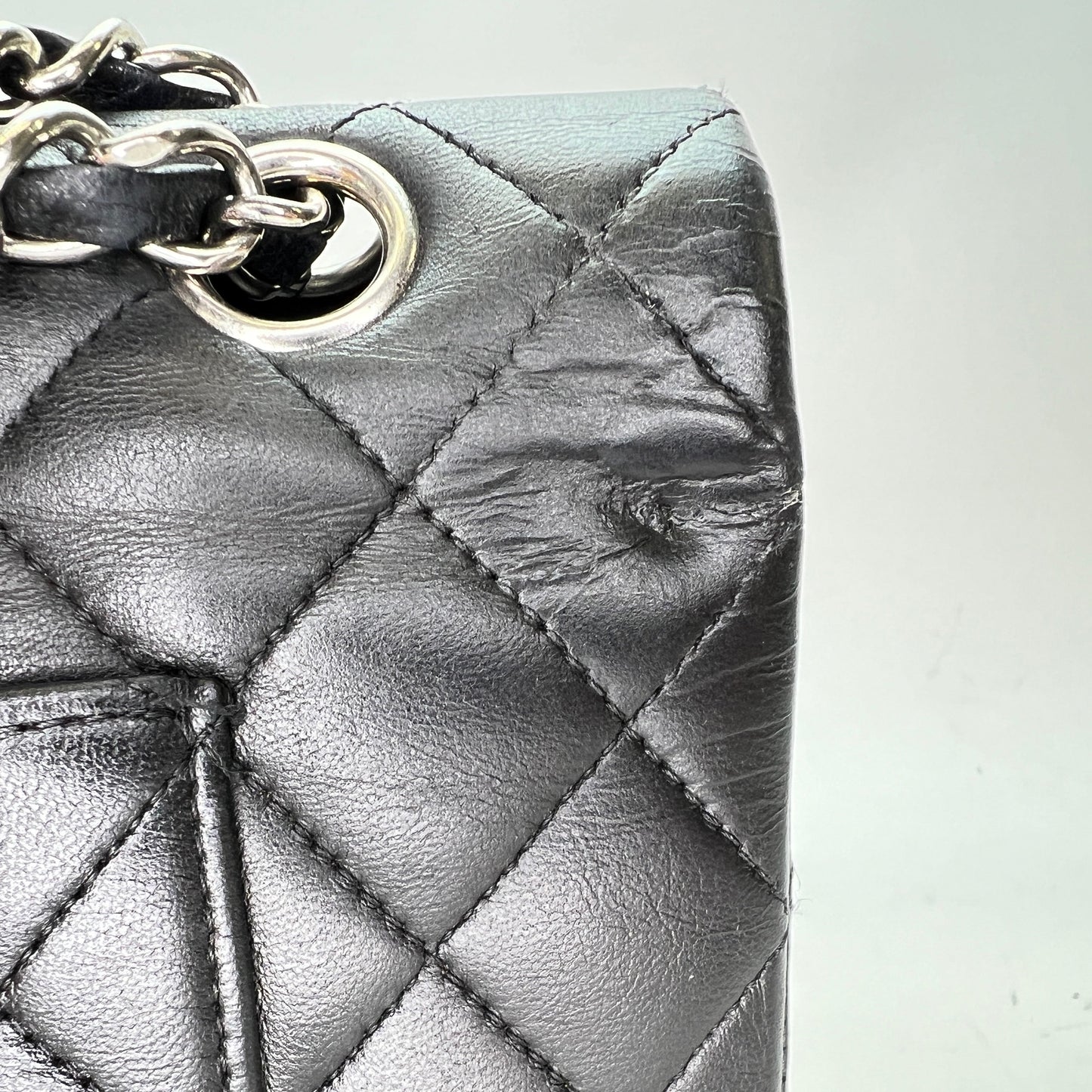 Classic Flap Medium Black Shoulder Bag in Lambskin, Silver hardware