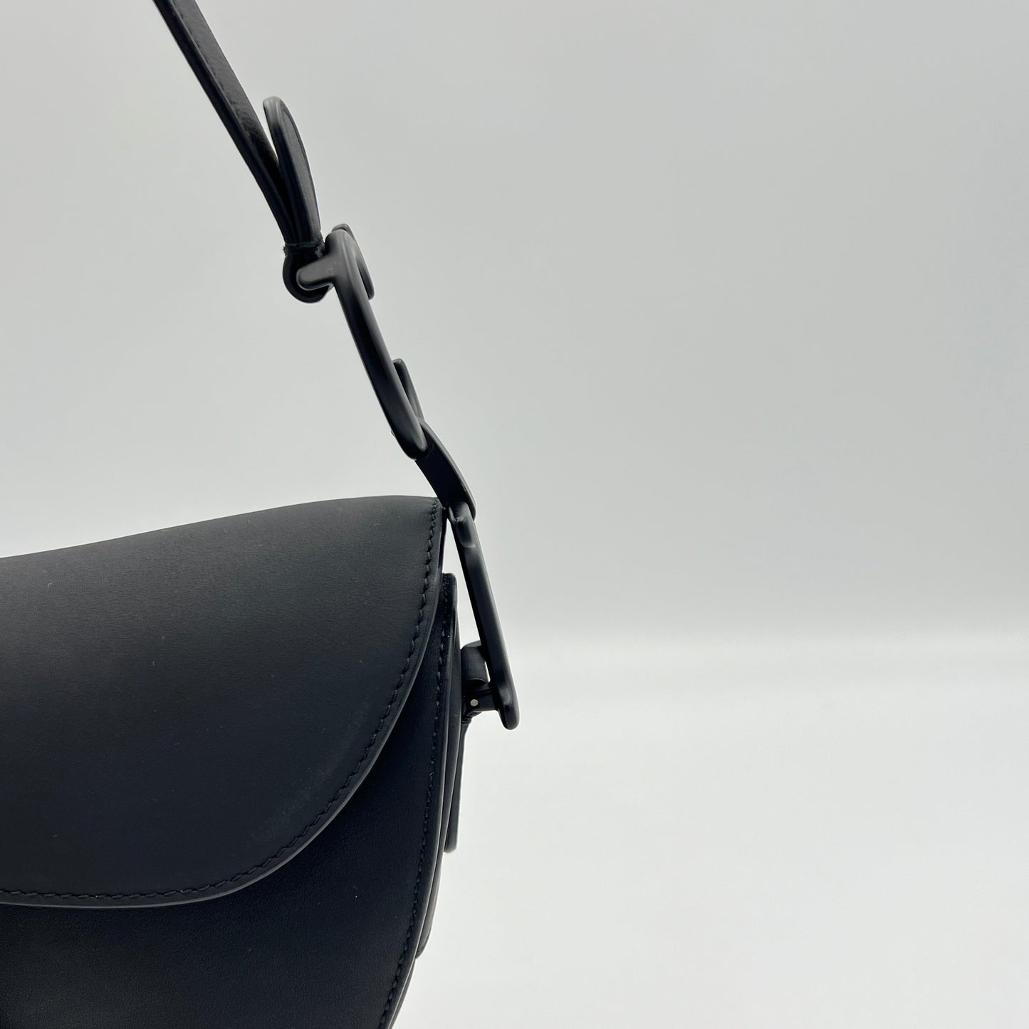 Saddle Medium with strap Shoulder Bag in Calfskin, Lacquered Metal hardware