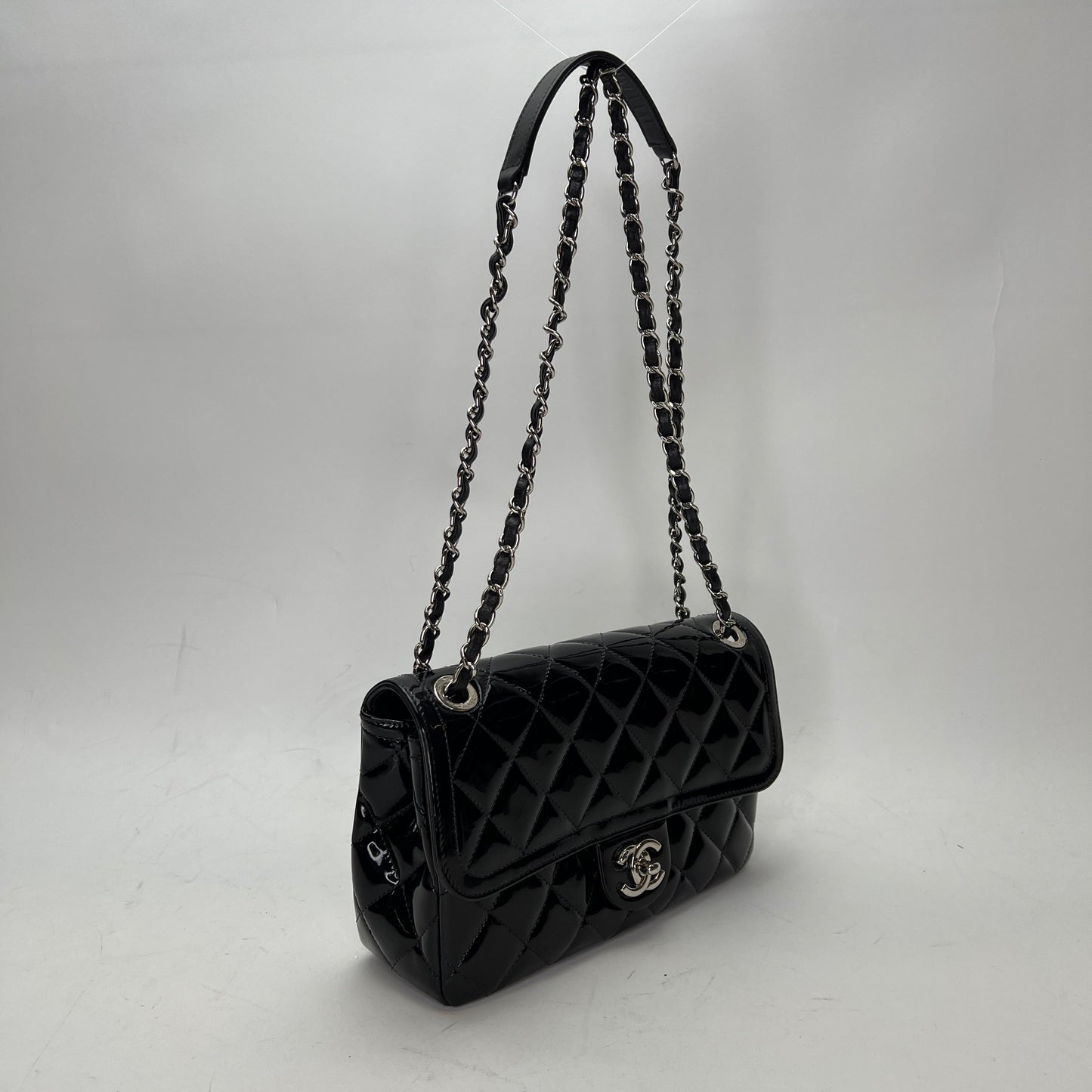 Coco Shine Medium Black Shoulder Bag in Patent Leather, Silver hardware