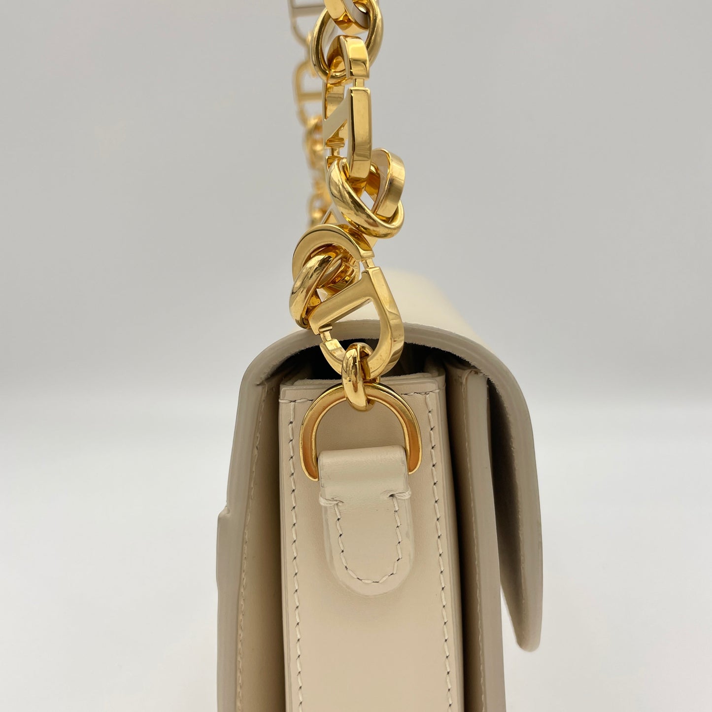 30 Montaigne Avenue Cream Crossbody Bag in Calfskin, Gold hardware