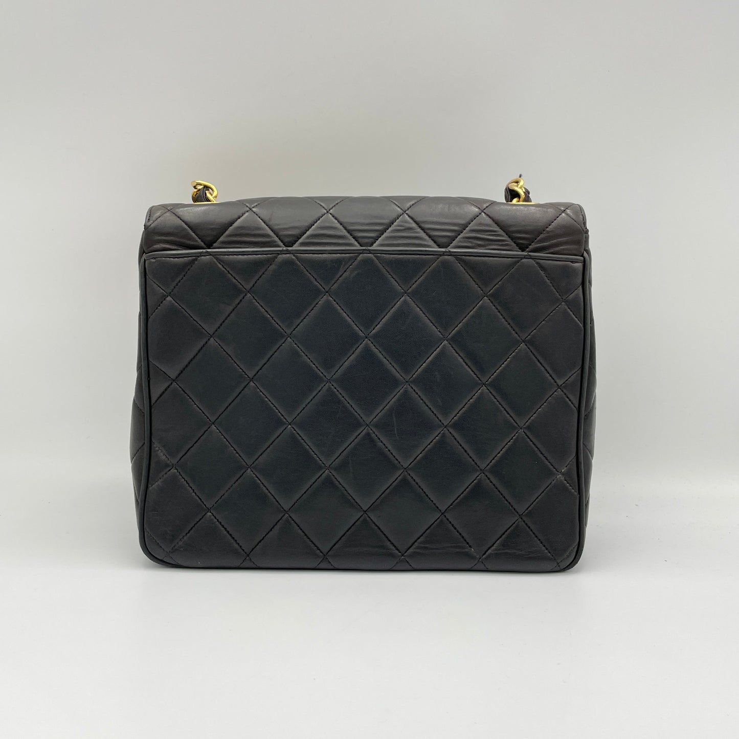 Vintage Quilted Flap Black Shoulder Bag in Lambskin, Gold hardware
