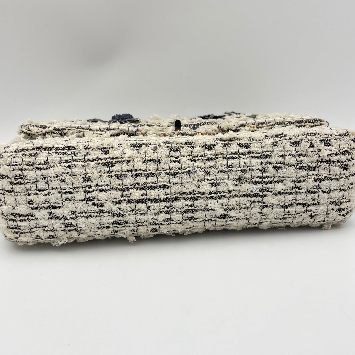 Garden Charms 2.55 White Shoulder Bag in Tweed, Ruthenium hardware