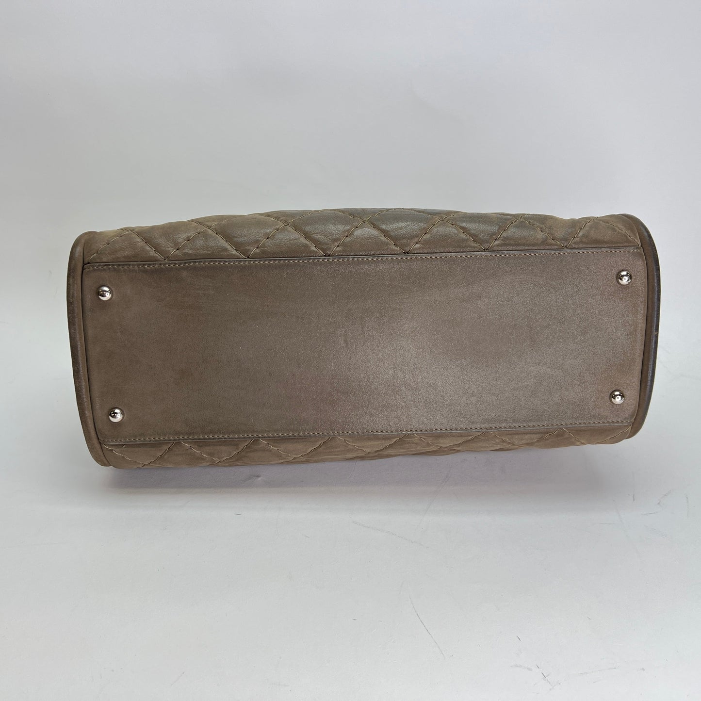 Quilted Chain Brown Shoulder Bag in, Silver hardware