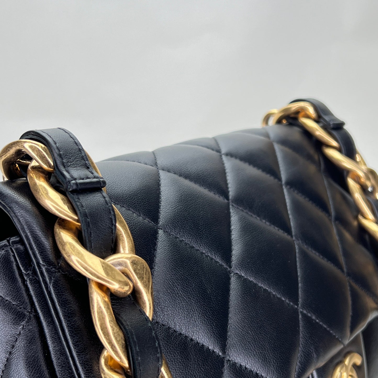 Single Flap Black Shoulder Bag in Calfskin, Gold hardware