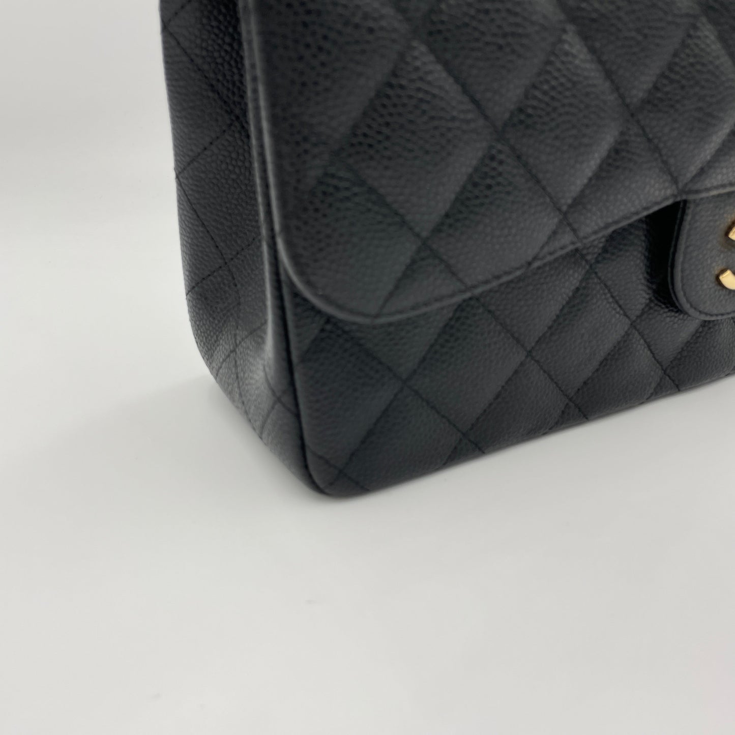 Classic Flap Jumbo Black Shoulder Bag in Caviar Leather, Gold hardware