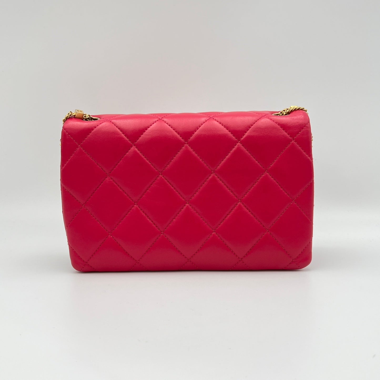 On and On Quilted Flap Pink Shoulder Bag in Lambskin, Gold hardware