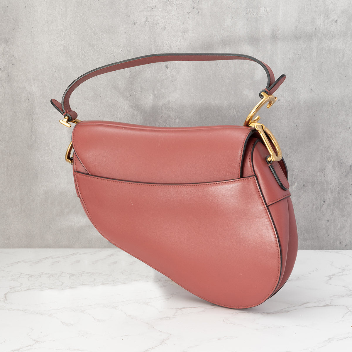Saddle Medium Pink Shoulder Bag in Calfskin, Gold hardware