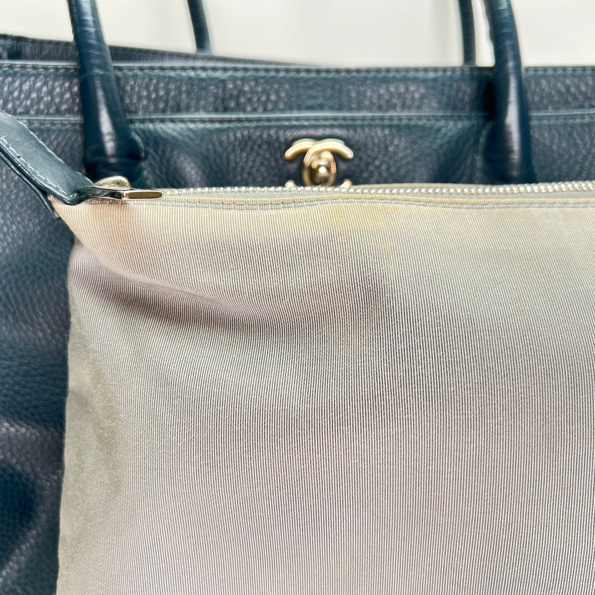 Executive Cerf Top handle bag in Calfskin, Silver Hardware