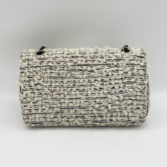 Garden Charms 2.55 White Shoulder Bag in Tweed, Ruthenium hardware