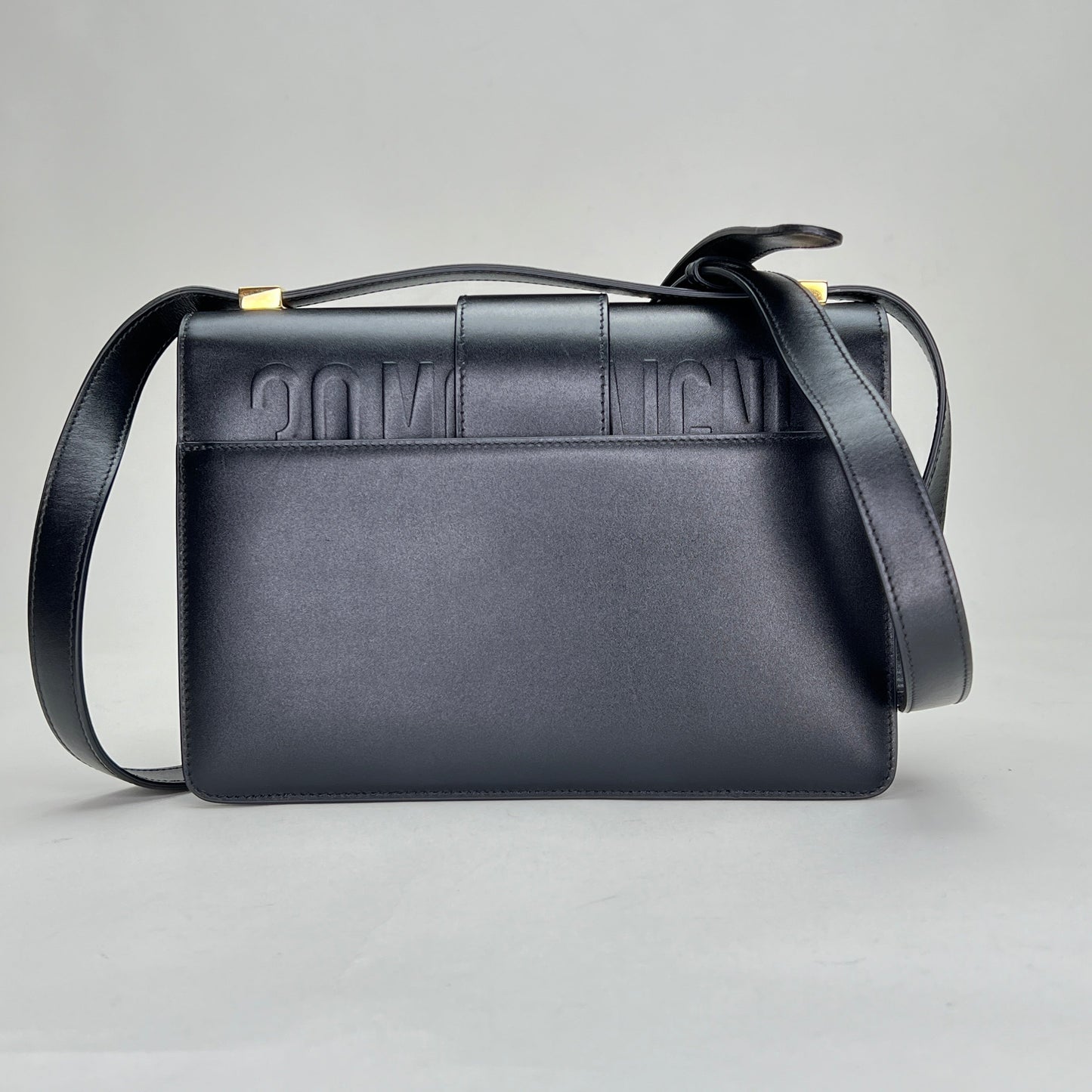 30 Montaigne Medium Black Shoulder Bag in Calfskin, Gold hardware