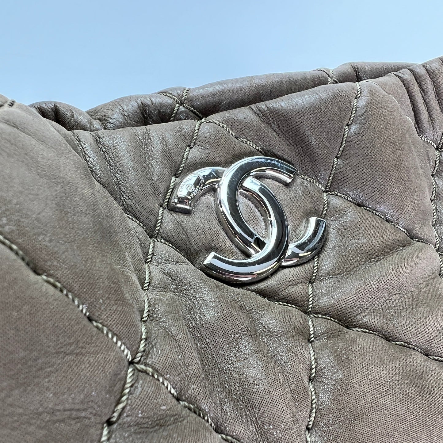 Quilted Chain Brown Shoulder Bag in, Silver hardware