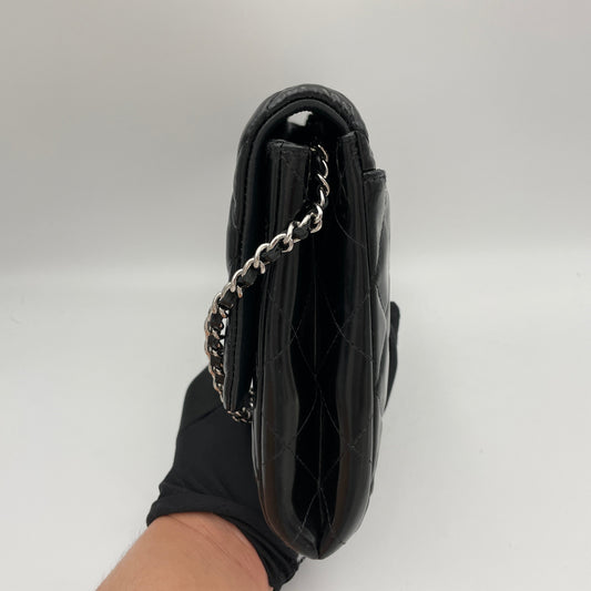 Classic Black Shoulder Bag in Patent Leather, Silver hardware