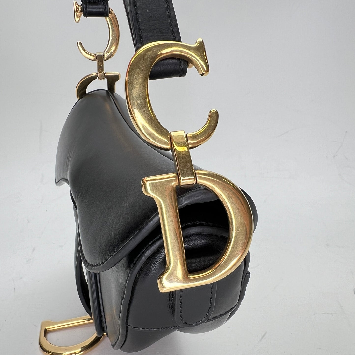 Saddle Mini Black Shoulder Bag in Calfskin, Gold hardware