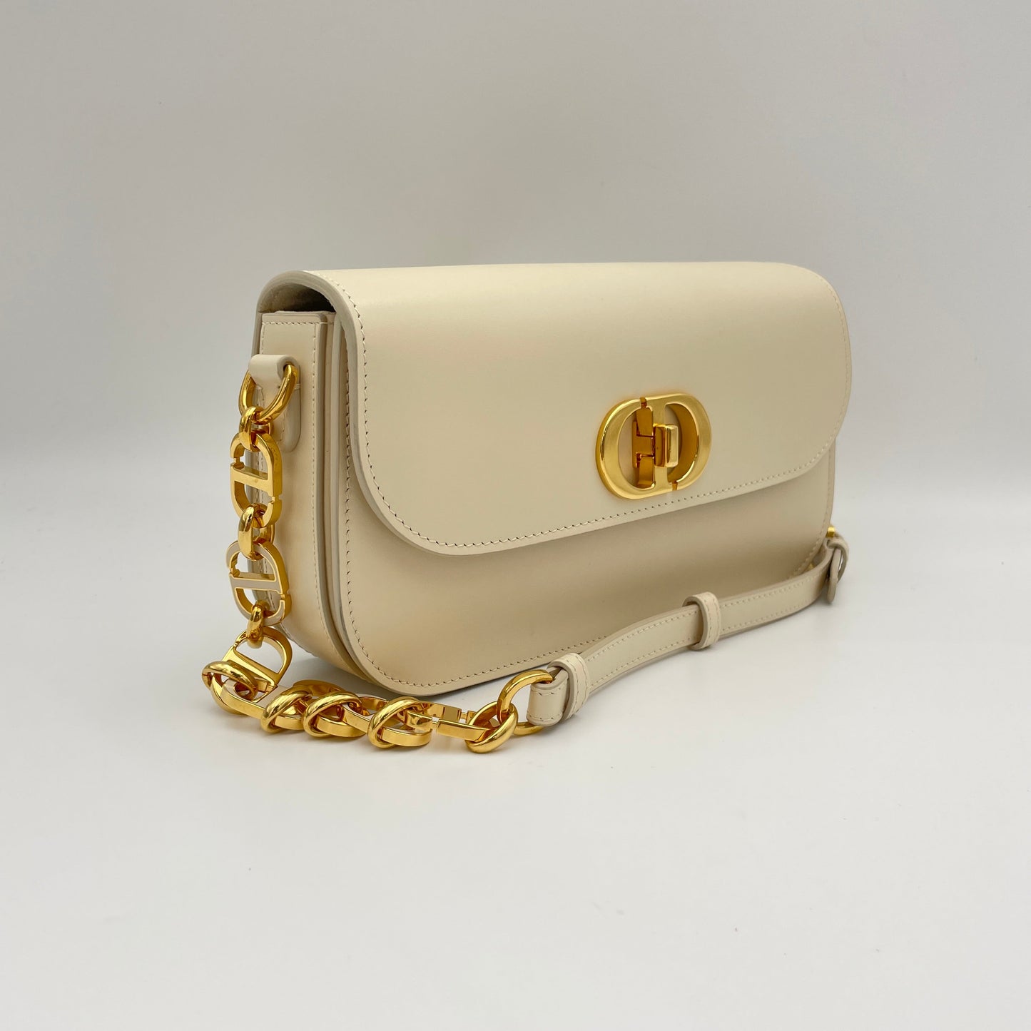 30 Montaigne Avenue Cream Crossbody Bag in Calfskin, Gold hardware