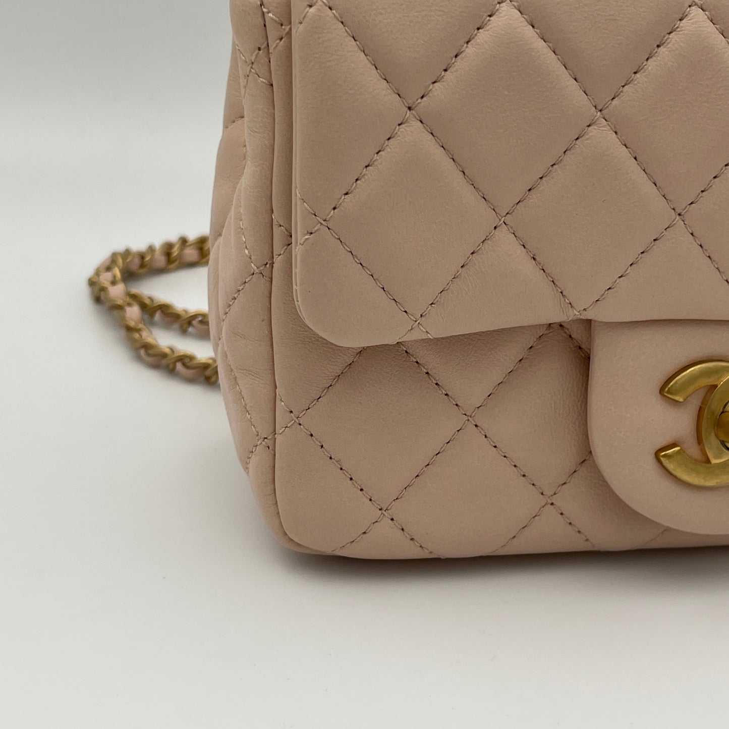 Pearl Crush Pink Crossbody Bag in Lambskin, Gold hardware