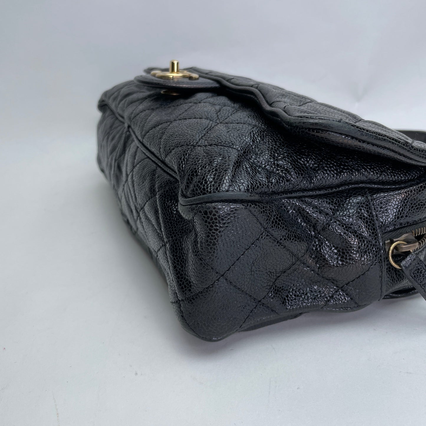 Easy Flap Black Shoulder Bag in Caviar Leather, Gold hardware