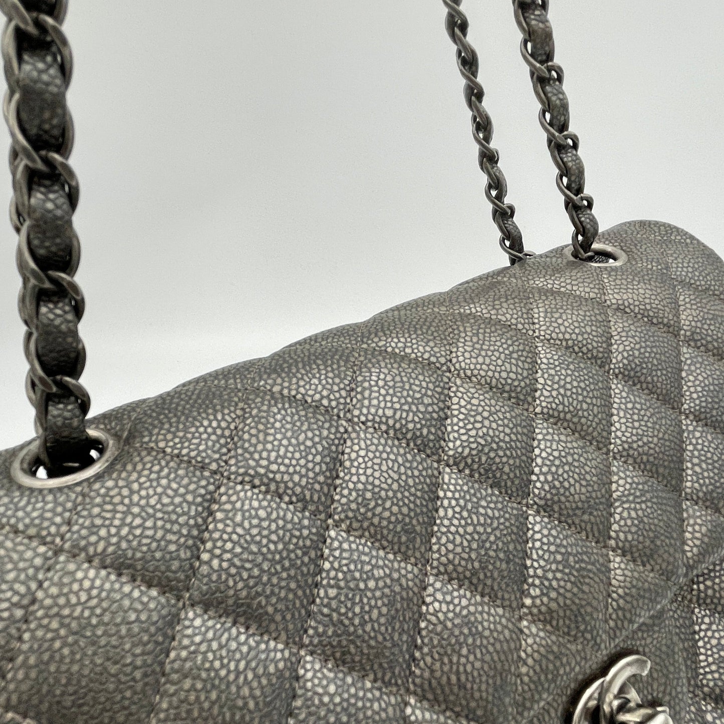 Timeless Classic Flap Medium Grey Shoulder Bag in Caviar Leather, Gunmetal hardware