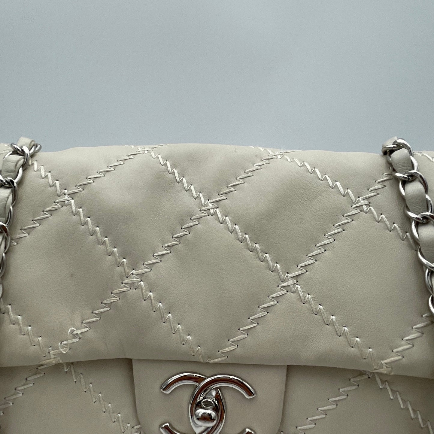 Ultra Stitch White Shoulder Bag in Lambskin, Silver hardware