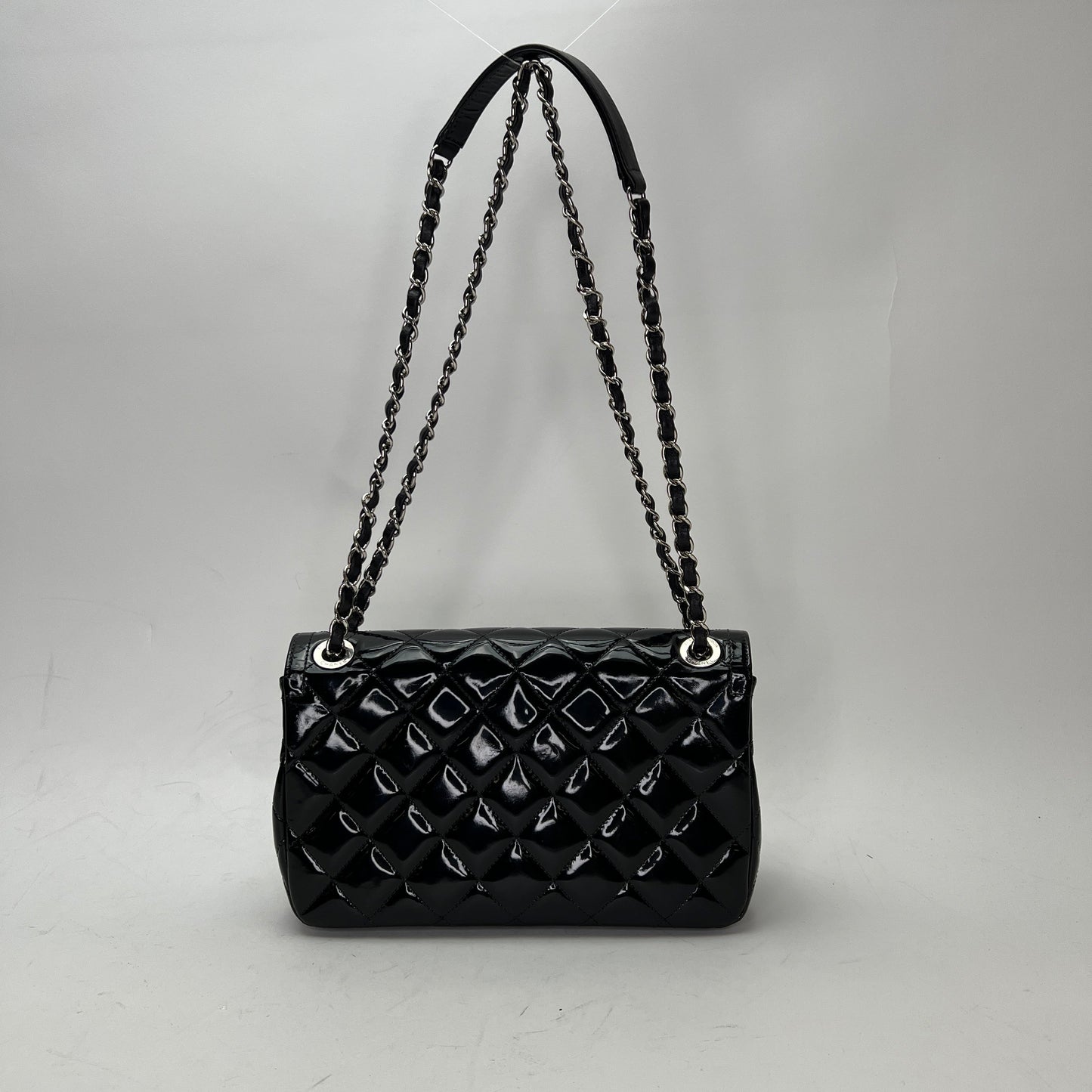 Coco Shine Medium Black Shoulder Bag in Patent Leather, Silver hardware