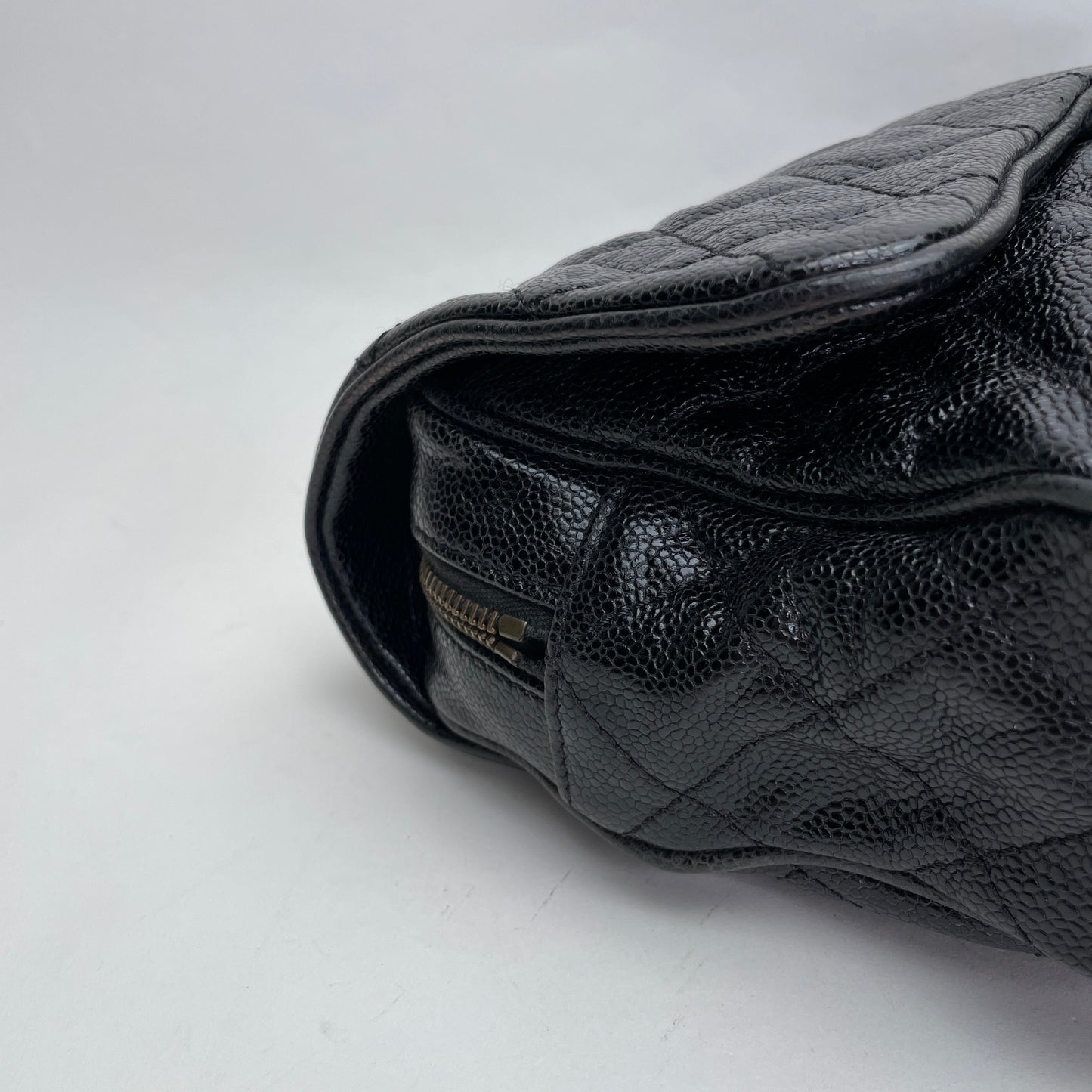 Easy Flap Black Shoulder Bag in Caviar Leather, Gold hardware