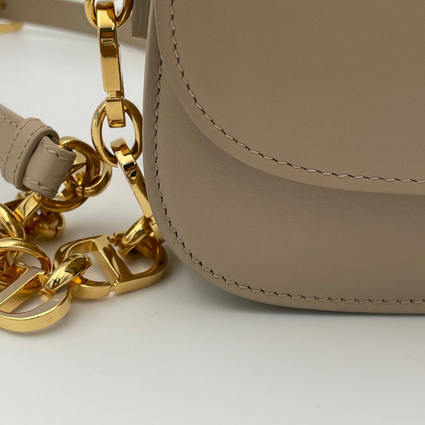 30 Montaigne Avenue Small Beige Crossbody Bag in Calfskin, Gold hardware