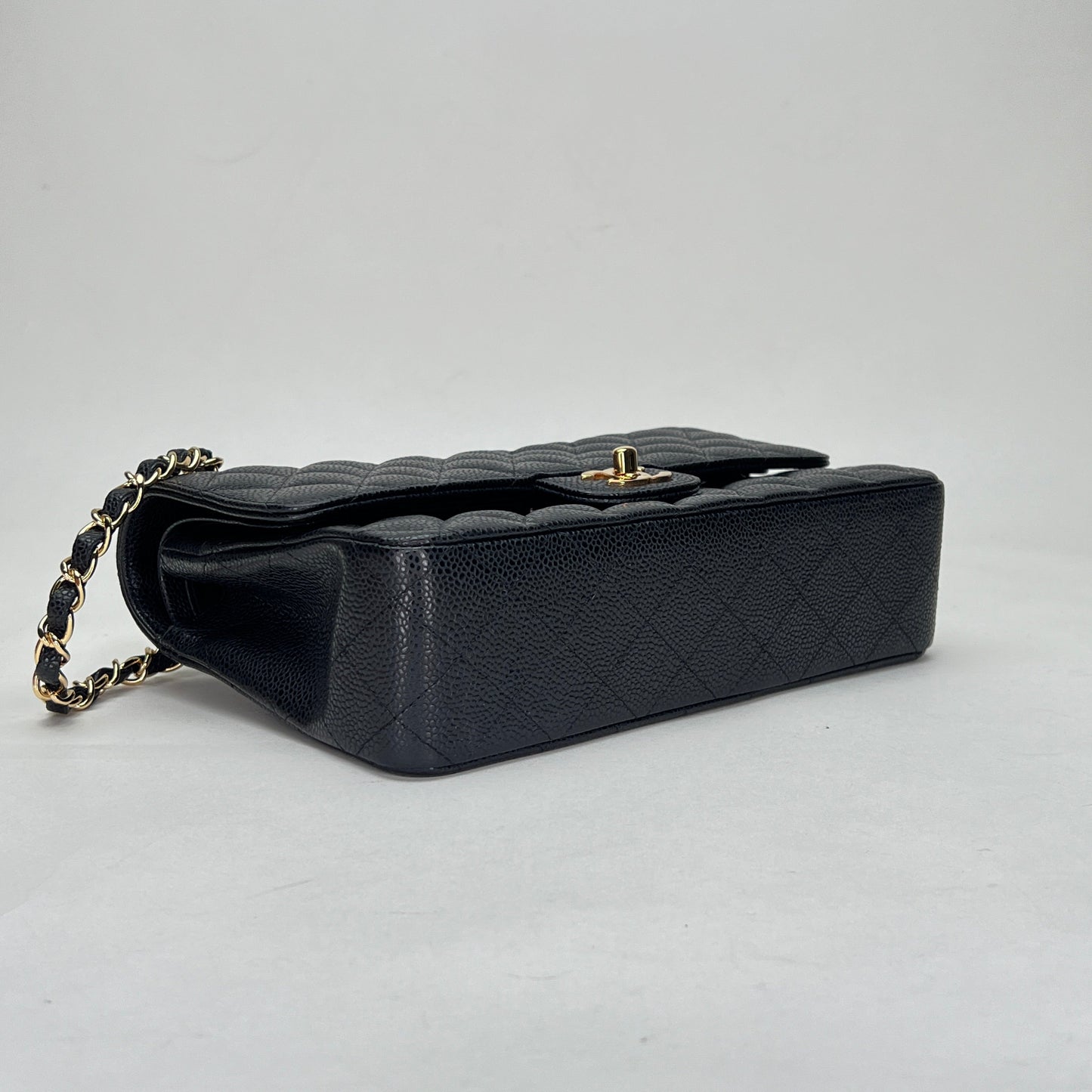 Classic Double Flap Mediun Black Shoulder Bag in Caviar Leather, Gold hardware