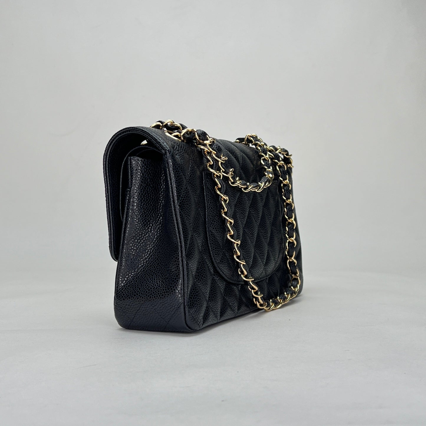 Classic Double Flap Mediun Black Shoulder Bag in Caviar Leather, Gold hardware
