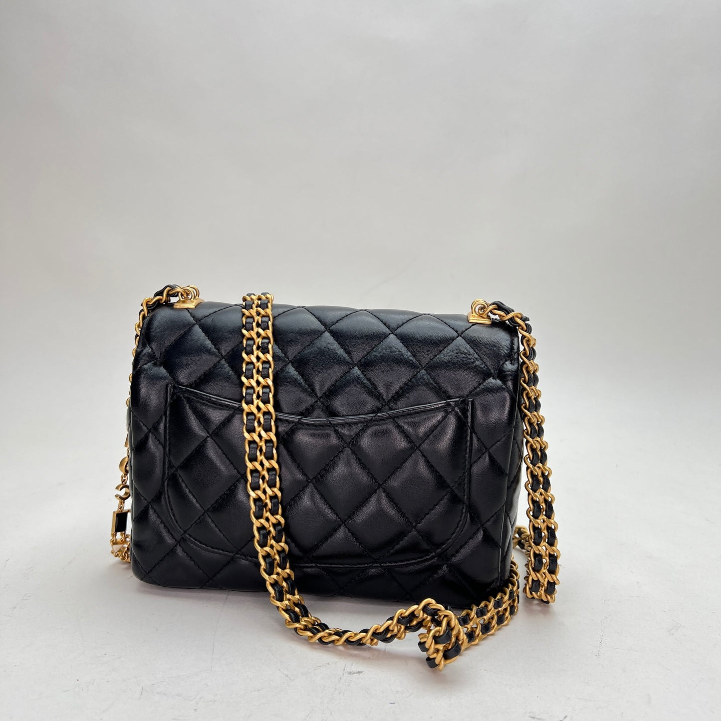 Double Chain CC Single Flap Shoulder Bag Black Crossbody Bag in Lambskin, Gold hardware