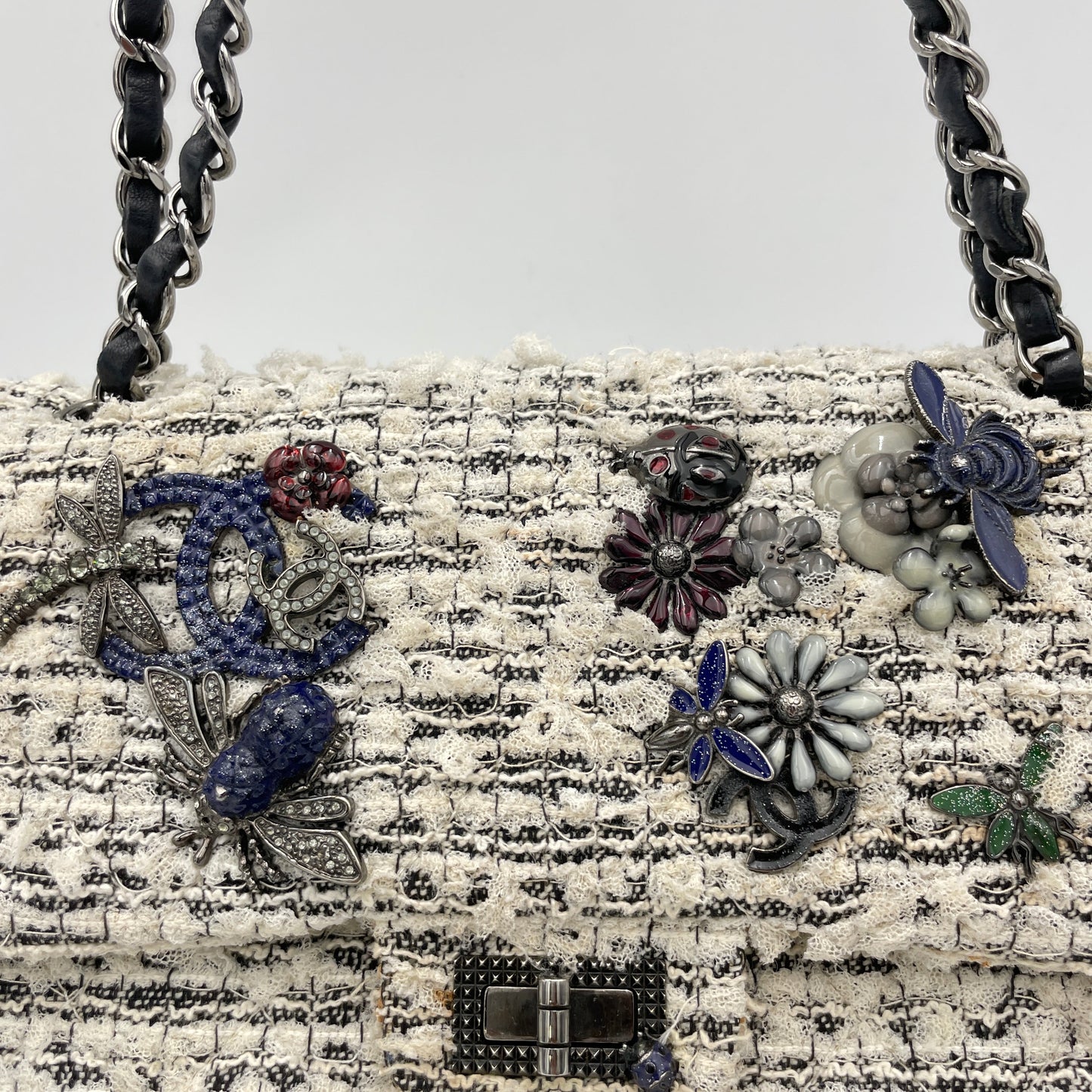 Garden Charms 2.55 White Shoulder Bag in Tweed, Ruthenium hardware