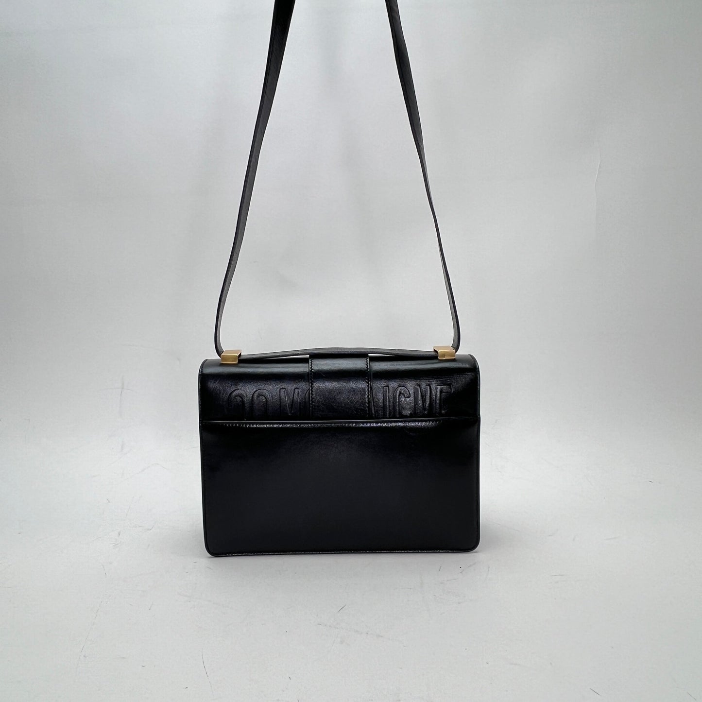 30 Montaigne Medium Black Shoulder Bag in Calfskin, Gold hardware
