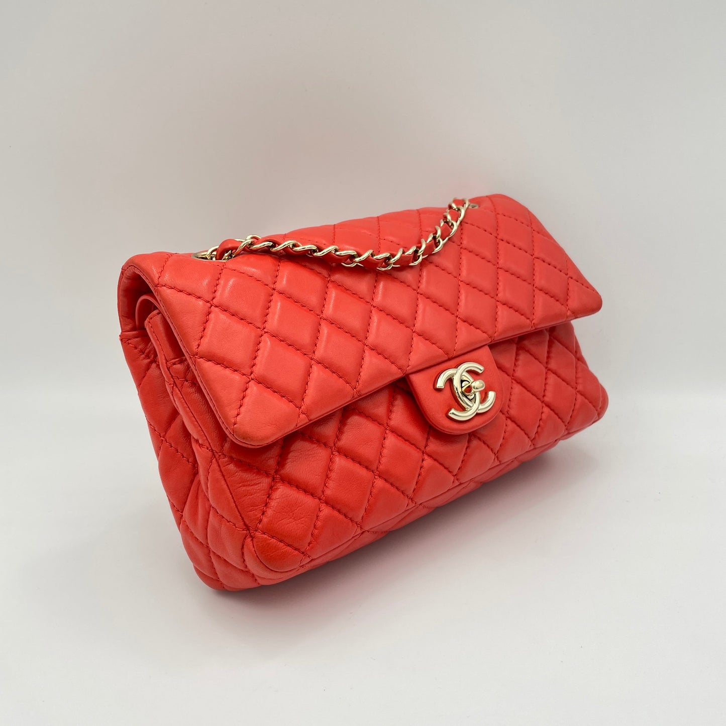 Classic Double Flap Medium Red Shoulder Bag in Lambskin, Light Gold hardware