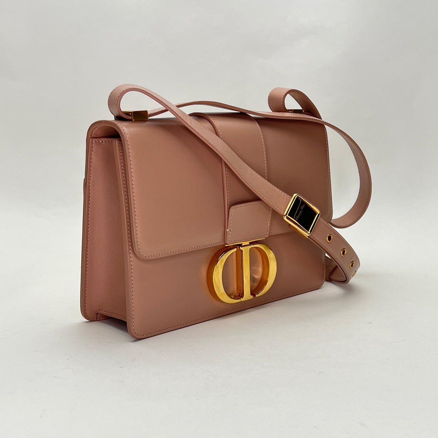 Montaigne 30 Pink Shoulder Bag in Calfskin, Gold hardware