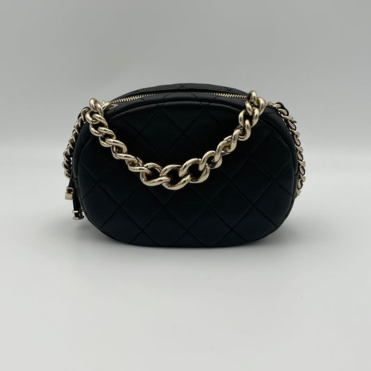 CC Quilted Round Black Crossbody Bag in Lambskin, Gold hardware