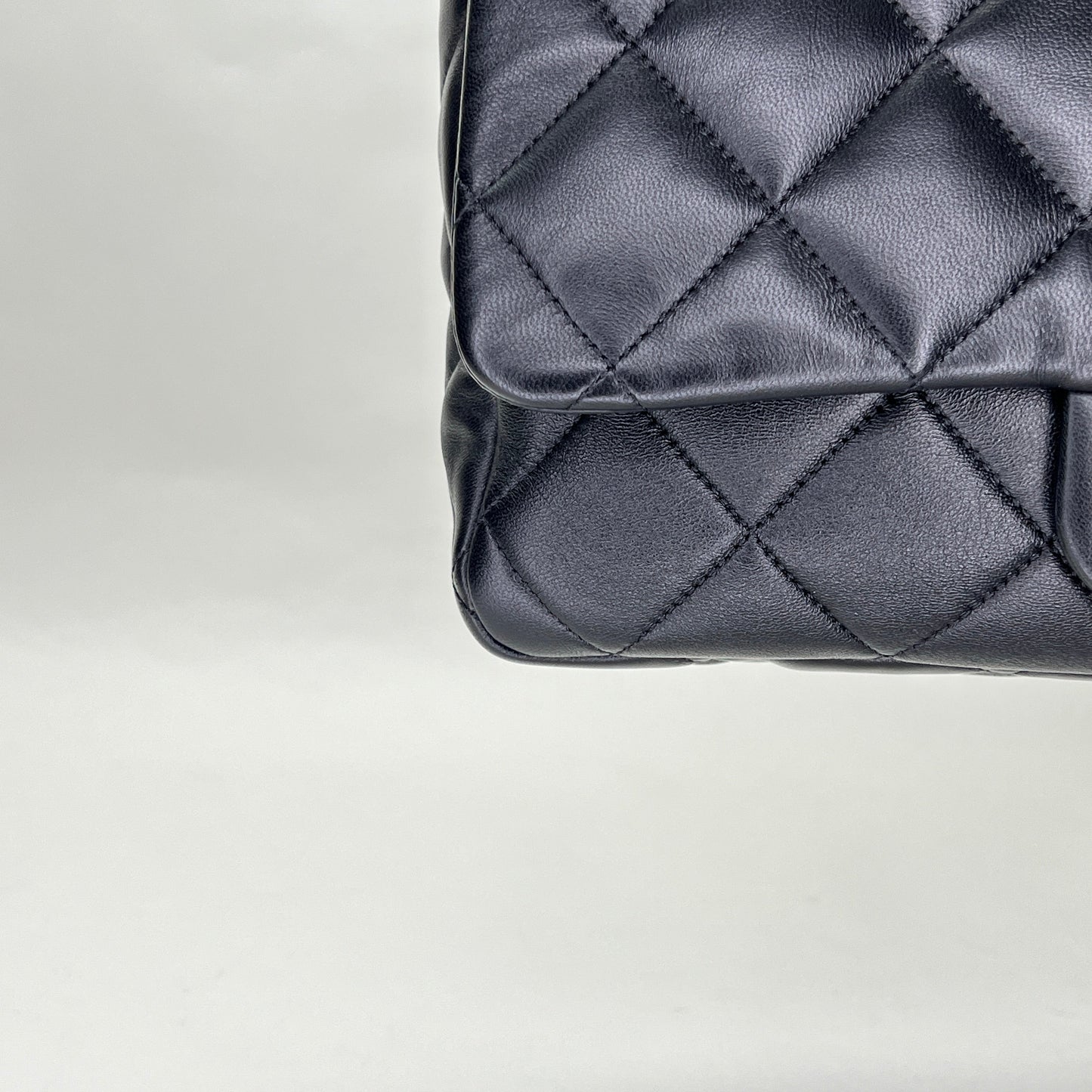 Single Flap Black Shoulder Bag in Calfskin, Gold hardware